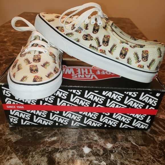 red pineapple vans